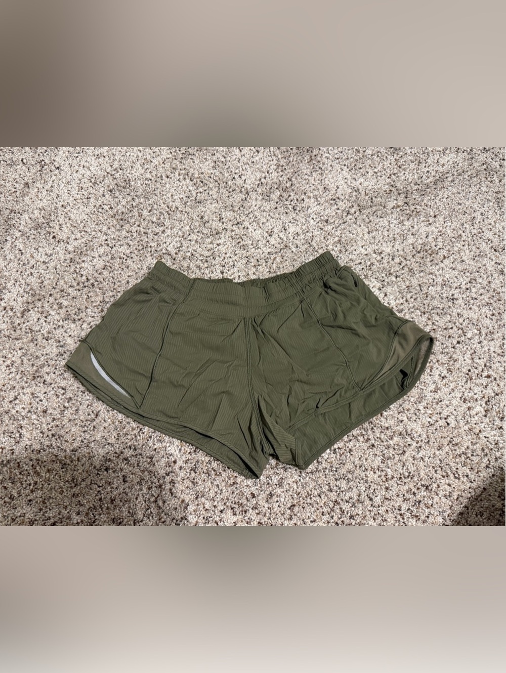 lululemon Hotty Hot 2.5 Short Olive/Army Green - Size 6